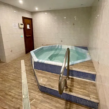 Marbesa With Jacuzzi *